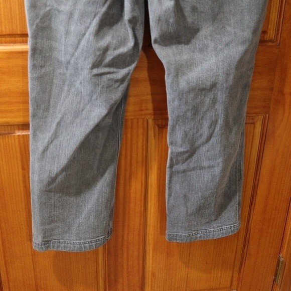 Duluth Trading Co Flex Ballroom Jean's Light Gray Wash Denim Jean's 40 x 30 - Picture 4 of 16